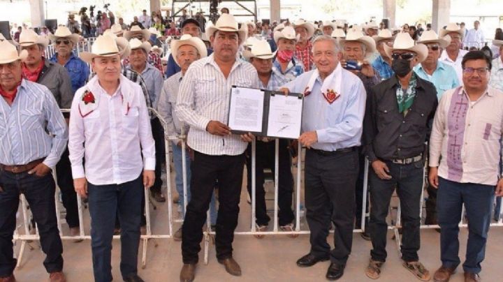 Durazo aprovecha visita de AMLO a Sonora para pedirle apoyo para reparar los caminos en comunidades yaquis