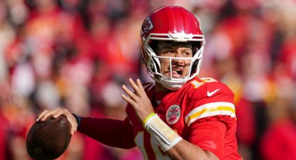 Mahomes sale en plan de ‘Jefe’, lanza cuatro pases de anotación y Chiefs derrota a Jaguars