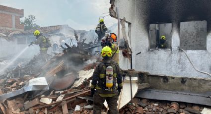 Desplome de una avioneta en una zona residencial de Medellín deja ocho muertos