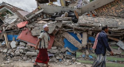 Suman 310 muertos por el sismo de 5.6 en Indonesia; buscan a 24 desaparecidos entre los escombros