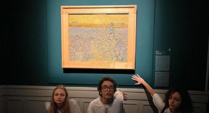 Activistas lanzan puré de verduras al cuadro “El sembrador” de Van Gogh en el Palacio Bonaparte de Roma