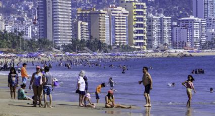 Mexicanos abarrotan las playas para las celebraciones de Año Nuevo