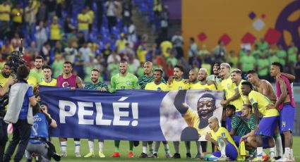 Brasil se une por su 'Rey'... La selección y la 'torcida' dedican pancartas a Pelé en juego ante Corea del Sur