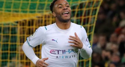 Sterling mantiene en la cima al Manchester City con un triplete y lidera goleada sobre el Norwich