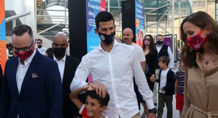 Djokovic recibe una cálida ovación al llegar a Dubai tras su polémica en Australia por no estar vacunado