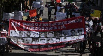 Familias de desaparecidos protestan frente a cuartel militar en Guerrero en el Día del Ejército