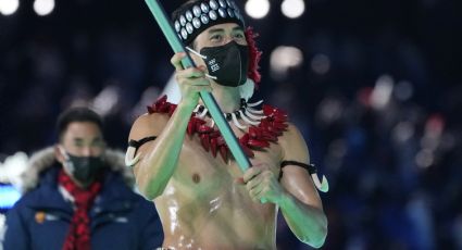 ¿Cuál frío? El abanderado de Samoa en Beijing desfila con el torso desnudo a -5 grados