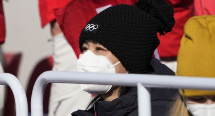 La tenista china Peng Shuai aparece en las gradas durante competencia en los Olímpicos de Beijing