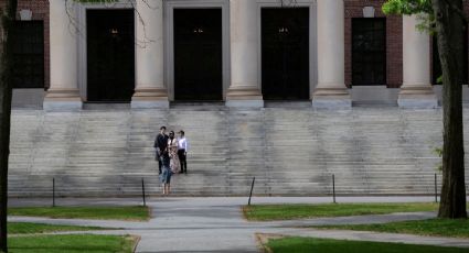 Alumnas de Harvard demandan a la universidad por ignorar denuncias de abusos sexuales por parte de un profesor