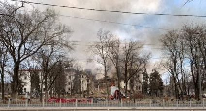 Rusia bombardea teatro en Mariúpol en el que habían escrito la palabra niños para evitar ataques contra ciudadanos