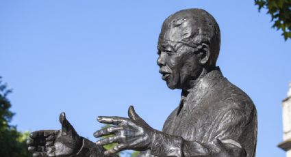 Subastan por 2.5 millones de pesos un NFT de la orden de arresto contra Mandela de 1961