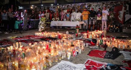 Aficionados de Chivas, América y Pumas se unen a misa en el estadio Jalisco para pedir por los heridos en La Corregidora