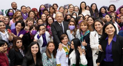 Mujeres integrantes de la 4T aprovechan evento del 8M para elogiar a AMLO