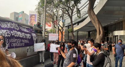 Feministas protestan frente a la FGR en CDMX para exigir justicia por represión de mujeres en Chimalhuacán