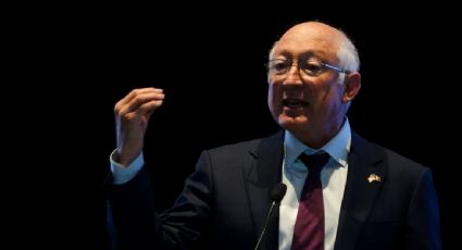 Tras advertir "litigios interminables" por ley eléctrica, Ken Salazar enmienda a su salida de Palacio Nacional: "Unión entre EU y México es para siempre"