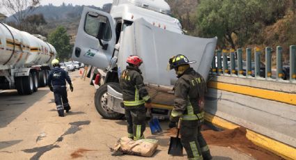 Suman 6 horas de cierre parcial en la carretera México-Cuernavaca tras volcadura de tráiler