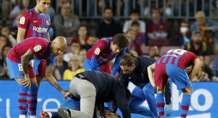 Drama en el Camp Nou: Ronald Araújo sufre conmoción tras choque de cabezas y la ambulancia entra a la cancha para llevarlo al hospital