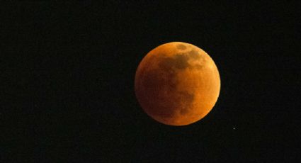 El eclipse total de la Luna pinta el satélite de rojo; mexicanos comparten imágenes