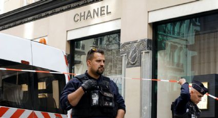 Roban a mano armada millones en artículos de tienda Chanel en París