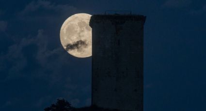 La "Superluna de fresa" ilumina el cielo: se podrá ver hasta la mañana del miércoles