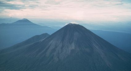 Volcán Ulawun emite una columna de ceniza a 3 km de altura; se activa alerta aérea en la zona