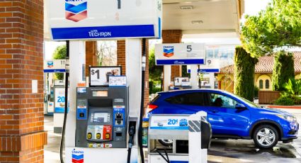El precio de la gasolina en EU se redujo por primera vez en nueve semanas, reporta analista