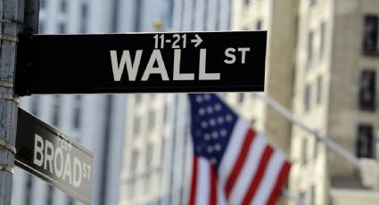 Wall Street se desploma tras fuerte caída en el indicador de confianza de los consumidores en EU