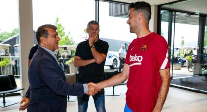 Sergio Busquets, capitán del Barcelona, pide al presidente Joan Laporta no mandar mensajes por la prensa: "Es mejor cara a cara"