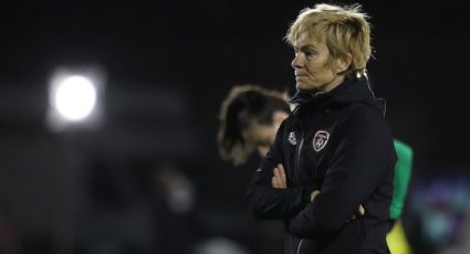 Entrenadora de la selección de Irlanda denuncia que fue violada por tres funcionarios cuando era futbolista en Holanda