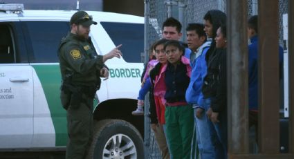 Mexicano se declara culpable de transportar a 85 migrantes en un tráiler en Texas