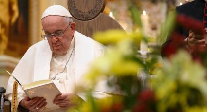 El papa Francisco mejora progresivamente tras ser hospitalizado por una infección respiratoria