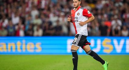 Santiago Giménez debuta con el Feyenoord en la Eredivisie y se queda cerca de anotar