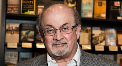 Médicos retiran respirador artificial al escritor Salman Rushdie