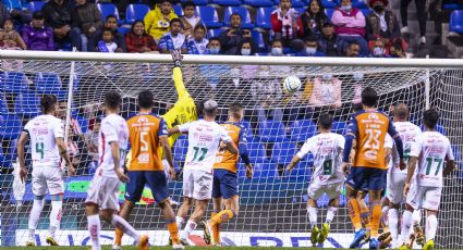 Puebla y Necaxa  regalan 'electrizante' empate en la Angelópolis