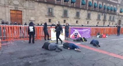 Colectivas feministas exigen frente a Palacio Nacional la libertad de las dos detenidas en el desalojo de la CNDH