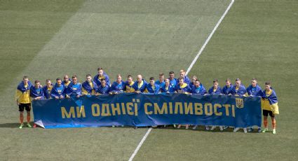 Ucrania reanuda su Liga de futbol, se guarda un minuto de silencio por las víctimas de la guerra y lanzan un mensaje: “Todos unidos por el valor”