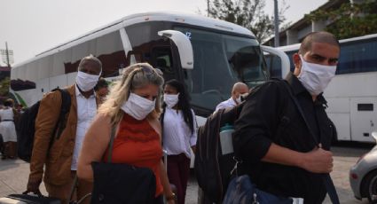 Denuncia ONG que médicos enviados a México por Cuba no son voluntarios: "Los vigilan y tienen que cumplir con un toque de queda"