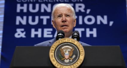 Biden se equivoca en conferencia y pregunta por la asistencia de congresista que falleció en agosto