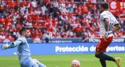 Chivas sale vivo del 'Infierno' y le quitan un penalti que pudo darle el triunfo ante Toluca