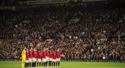 Old Trafford guarda un minuto de silencio en honor a la reina Isabel, pero el Manchester United le falla ante la 'Real'