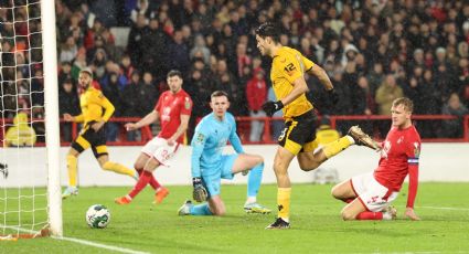 Raúl Jiménez anota su primer gol del año, pero Wolverhampton es eliminado de la Copa de la Liga