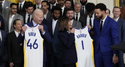 Joe Biden recibe en la Casa Blanca a los Warriors, a quienes elogia por su ejemplo deportivo y social