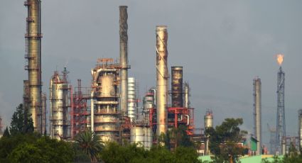 Refinería Deer Park de Pemex reporta derrame de diésel en canal de navegación de Houston