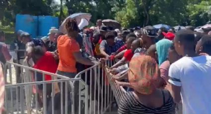 Migrantes haitianos irrumpen en las oficinas de la Comar en Tapachula ante las largas filas para solicitar asilo