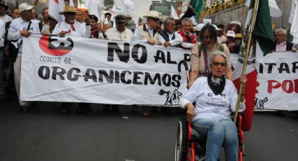 Marcha por matanza de Tlatelolco se condujo entre reclamos de justicia por caso Ayotzinapa y críticas al Ejército