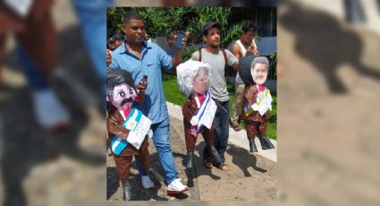 Migrantes en Chiapas queman piñatas con las figuras de los presidentes de Centroamérica durante la cumbre de AMLO