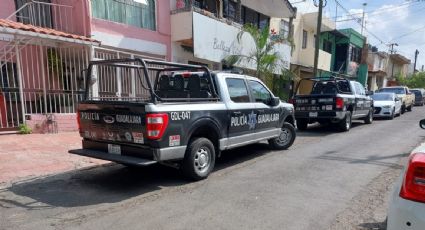 Grupo armado roba 10 autos de un lote de seminuevos de alta gama en Guadalajara