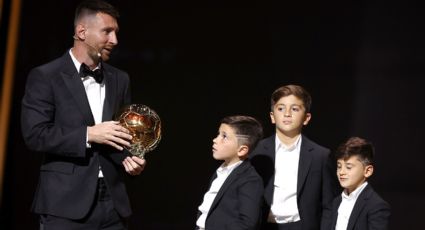 Messi dedica su Balón de Oro a Maradona, quien hoy cumpliría 63 años