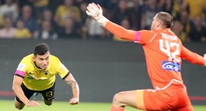 Orbelín Pineda ayuda al triunfo del AEK con vistoso gol de palomita