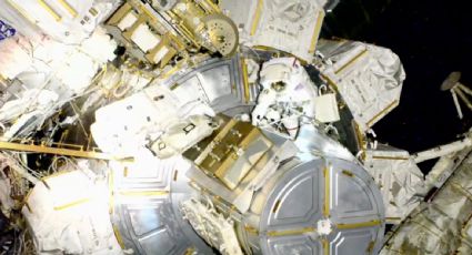 Dos astronautas de la NASA realizan tareas de mantenimiento en la Estación Espacial Internacional